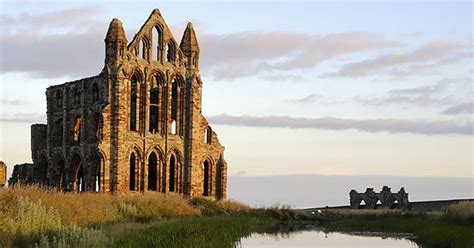 La Sinodo di Whitby -  Un incontro cruciale per il destino della Chiesa inglese e l'adozione del rito romano